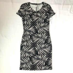 Palm Leaves Pattern Fitted V-Neck Dress